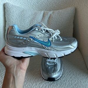Nike initiator running sneaker. BRAND NEW: